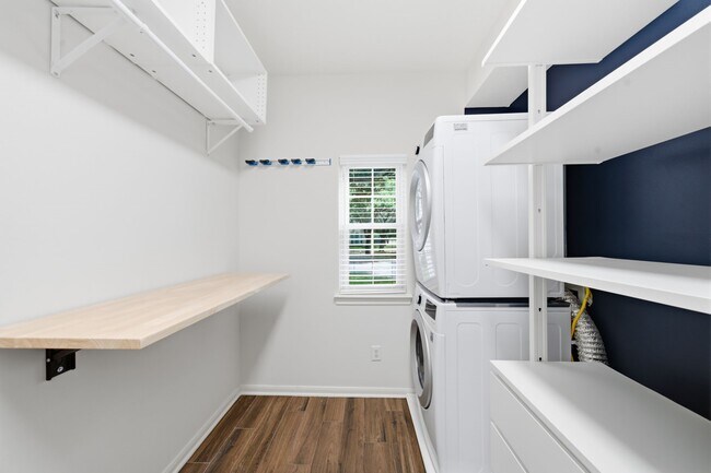 Building Photo - 2214 Lytham Ln