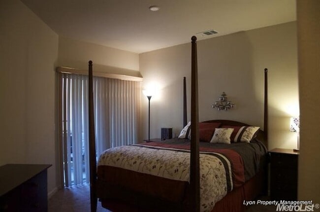 Building Photo - Cozy Condo nestled in Syrah at Natomas!