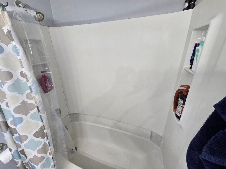 Building Photo - 1042 Lessing St