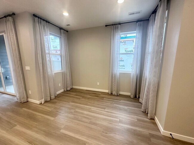Building Photo - Luxury Living in the Heart of Star, ID – Gated Townhome with High-End Finishes