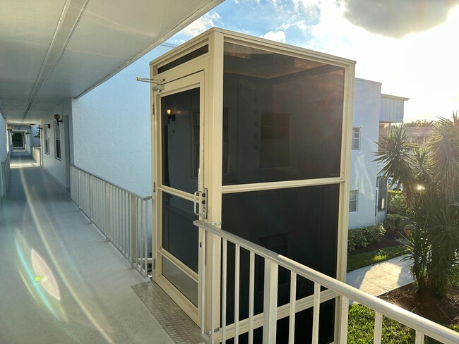 Building Photo - 428 Saxony Way