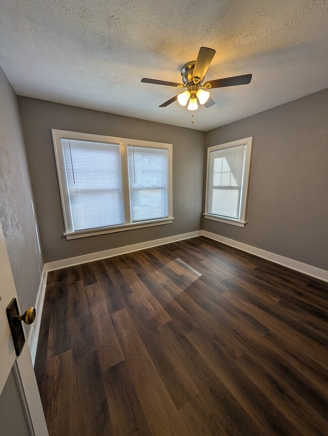 Building Photo - 1029 SW Webster Ave