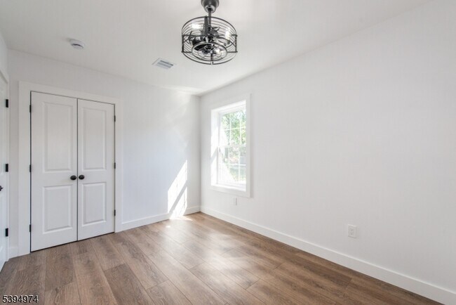 Building Photo - 210 Ellis Ave