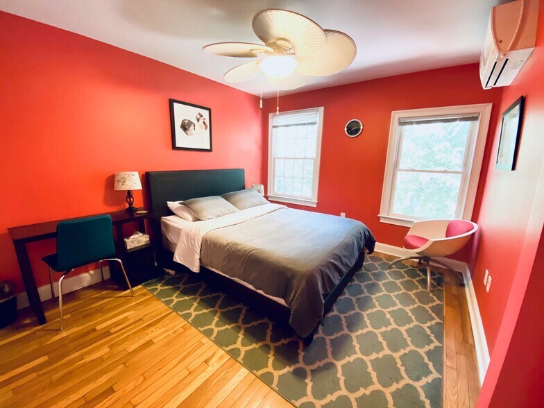 Building Photo - 14 Bradbury St