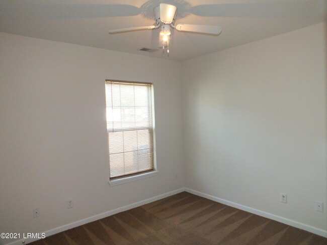 Building Photo - 255 Colony Dr