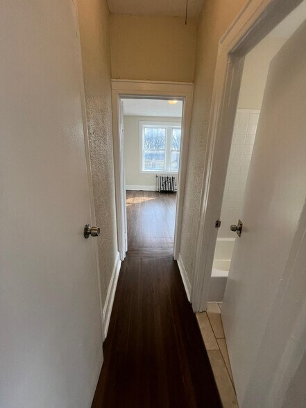 691 Elizabeth Ave 21 - 10 Goldsmith Ave