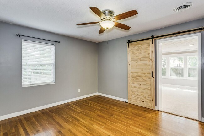 Building Photo - 4 bedroom home in Cordova Park