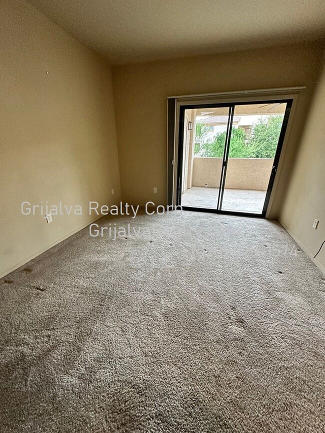 Building Photo - 2 Bed, 2 Bath Condo in Foothills Gated Com...