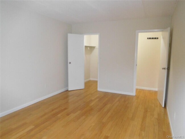 Building Photo - 2 Consulate Dr