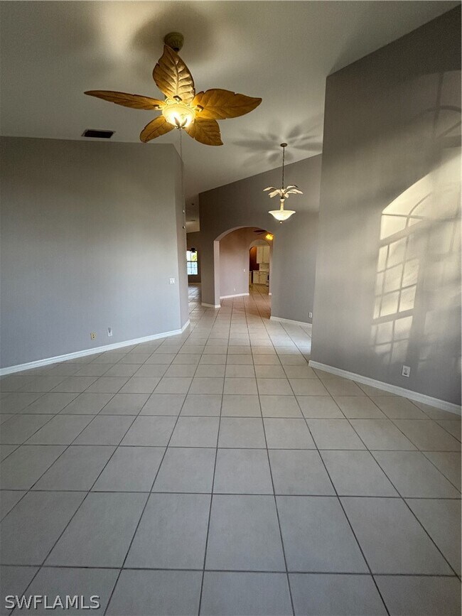 Building Photo - 2210 Grove Dr