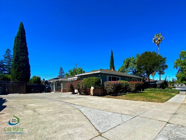 Building Photo - 01776 -3619/3621  Camden Avenue