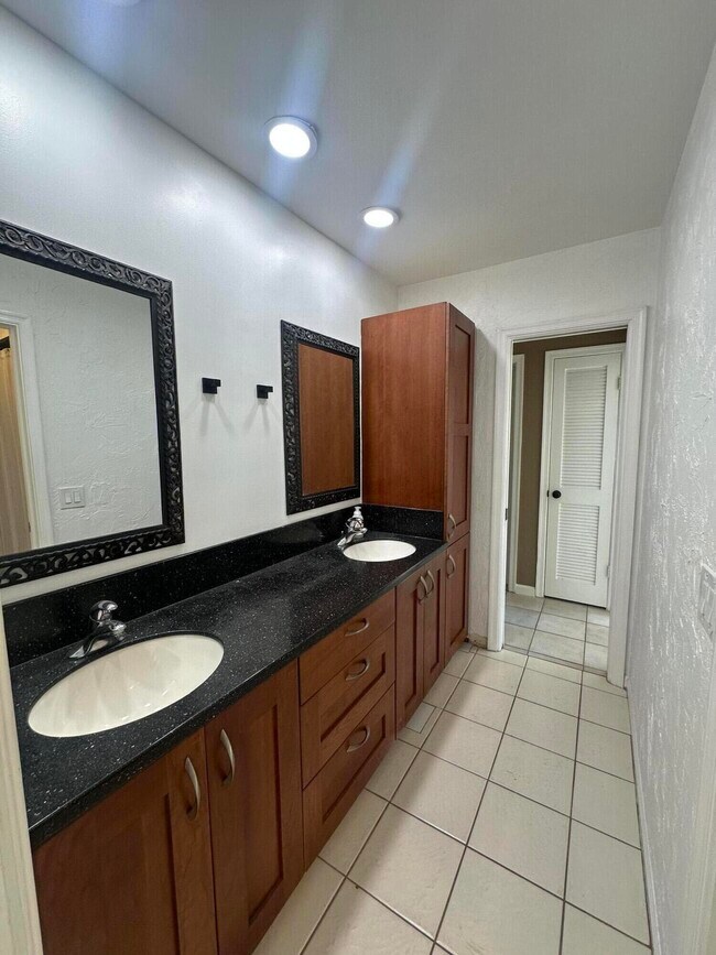 Building Photo - 2030 Bonnie St