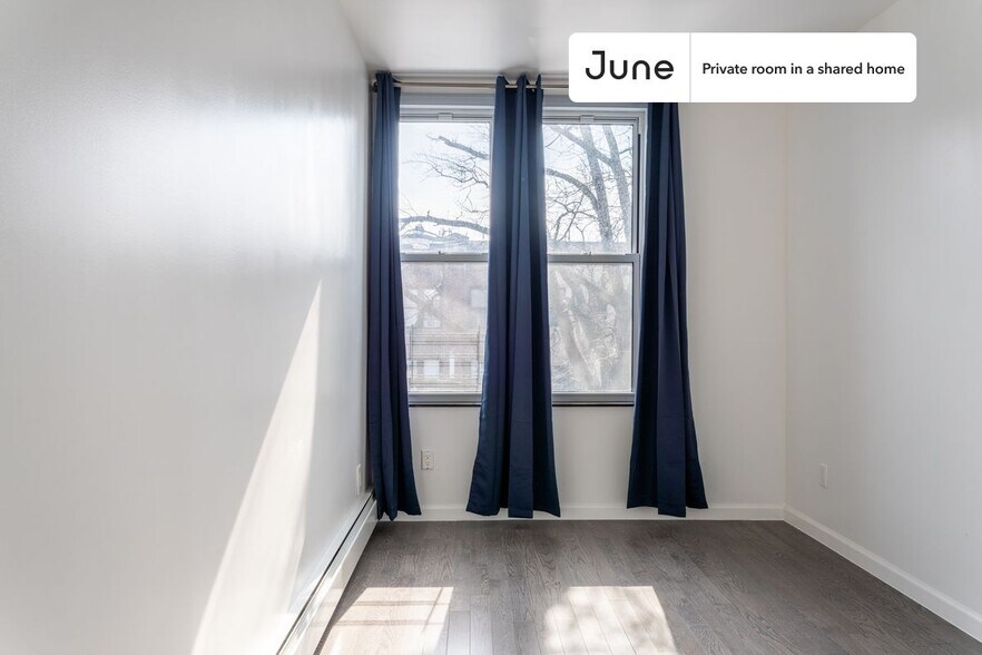 Building Photo - Room in Shared 4 bed/2 bath home