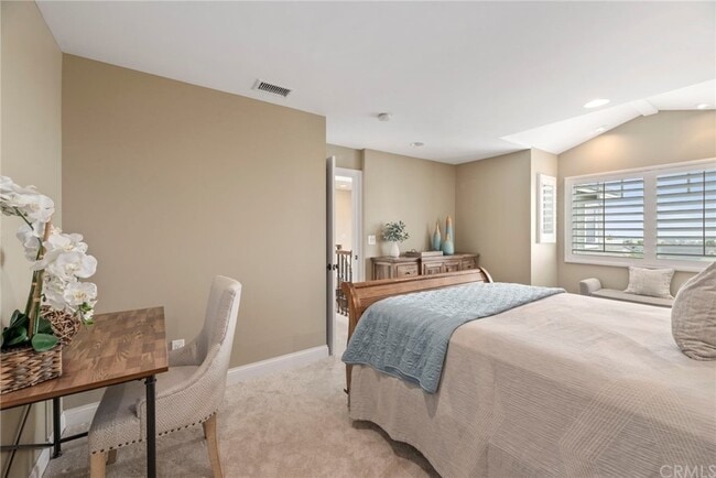 Building Photo - 730 N Paulina Ave