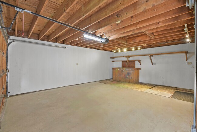 Building Photo - 950 Lamonte Ln