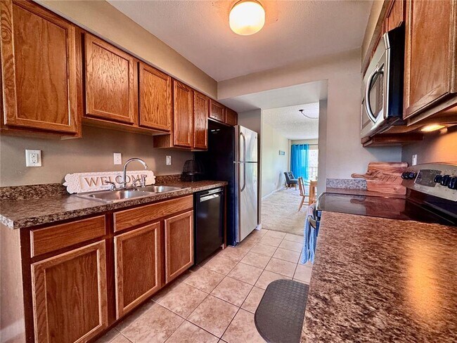 Building Photo - 2700 Cove Cay Dr