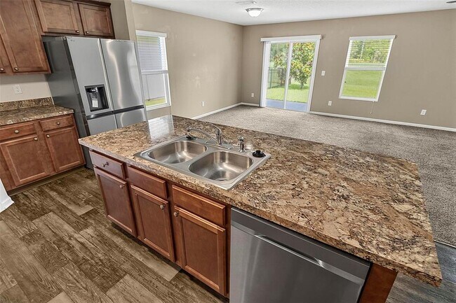 Building Photo - 137 Fairway Ct
