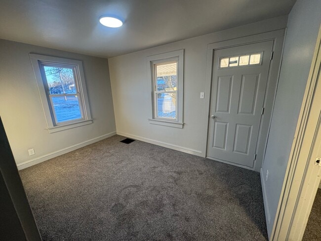 Building Photo - 3595 Carlisle Rd