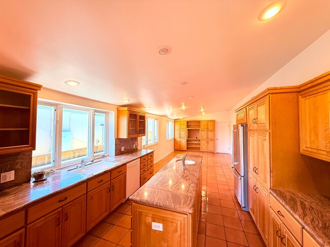 Building Photo - Fantastic Single Story 3 bed - 3 bath with backyard in Malibu - Topanga Beach Area