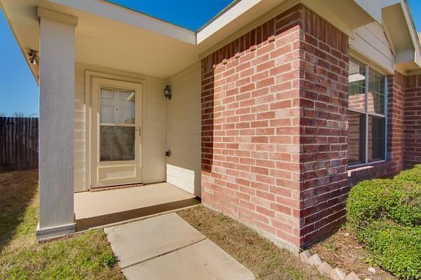 Building Photo - 621 Woodpecker Ln