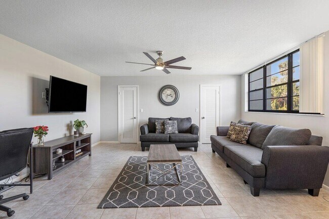 Building Photo - 2420 Deer Creek Country Club Blvd