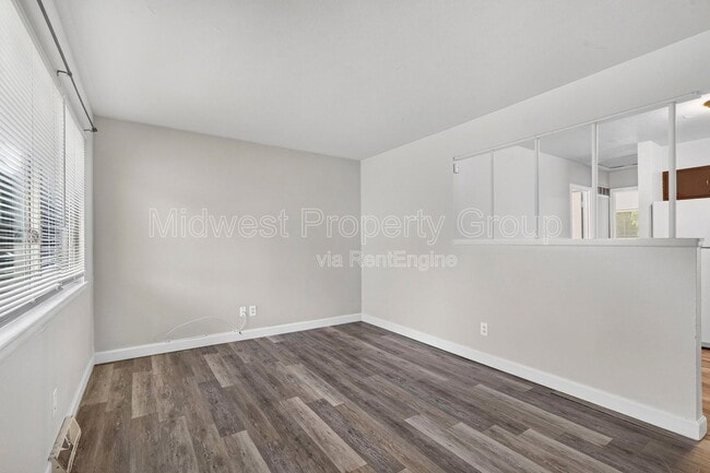 Building Photo - 235 Flora Dr