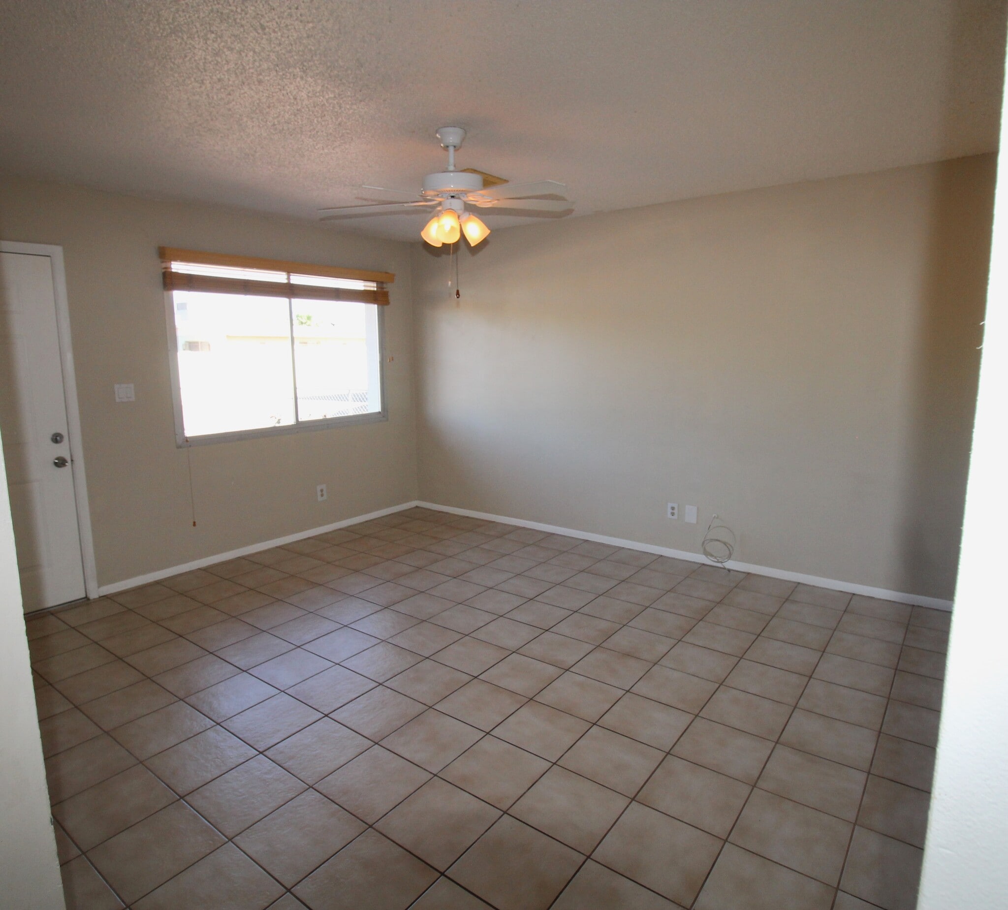 living room - 3116 S Clementine Dr