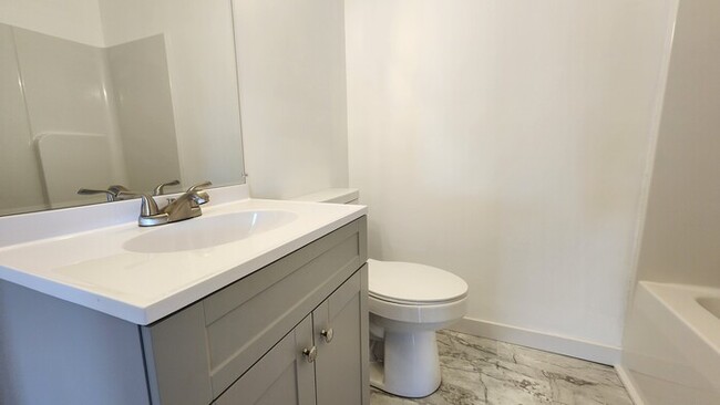Building Photo - Totally renovated house now for lease