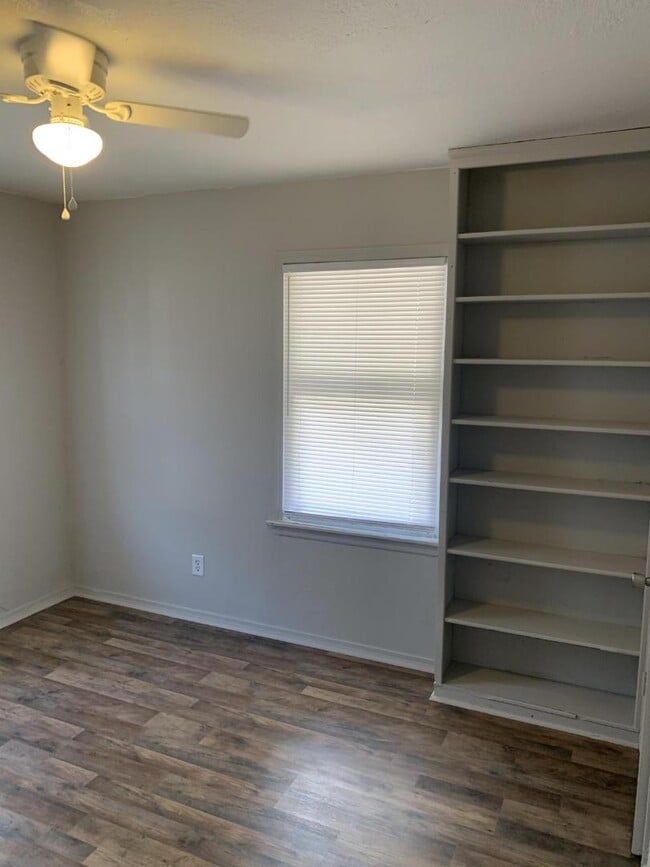 Building Photo - 405 E Rickenbacker Dr