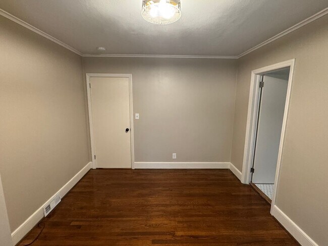 Building Photo - 1401 Montford Dr