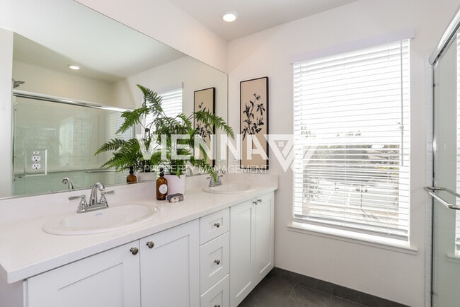 Building Photo - 8002 Quiet Knolls Dr