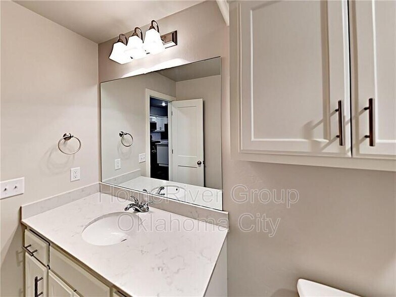 Building Photo - 422 Vail Cir