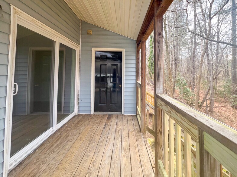 Building Photo - 30 Fox Hill Dr