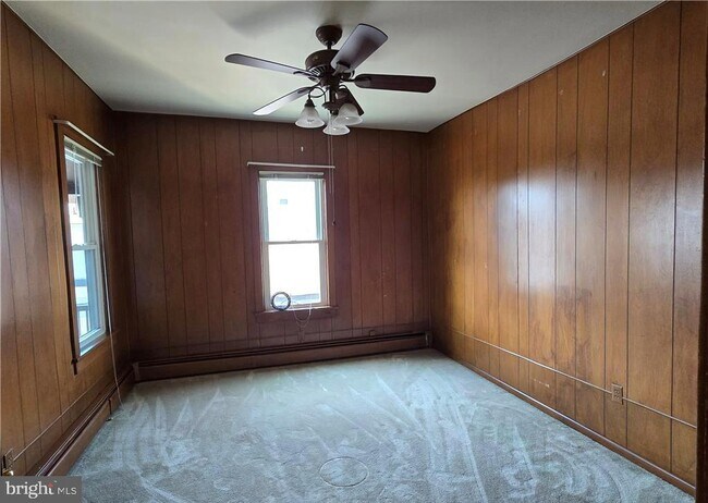 Building Photo - 632 Linden St