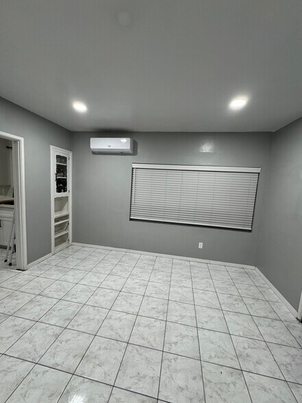 Building Photo - 6831 Hollenbeck St