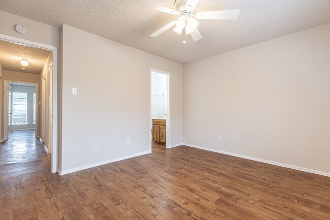 Building Photo - 323 W William Cannon Dr