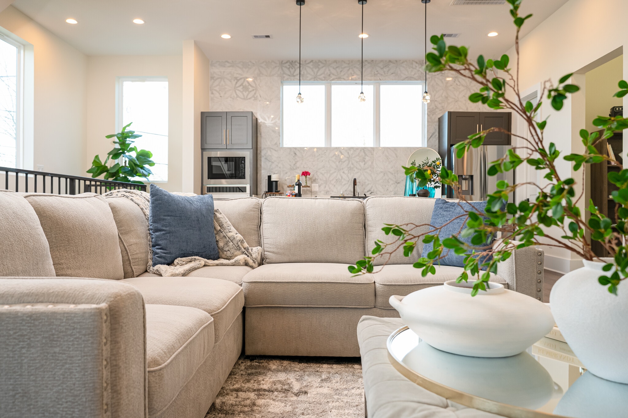 Building Photo - 917 Thompson St