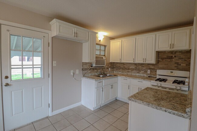 Building Photo - 3732 Kenwood St