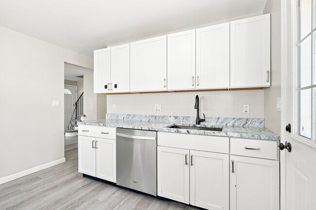Building Photo - 643 Westphal Ave
