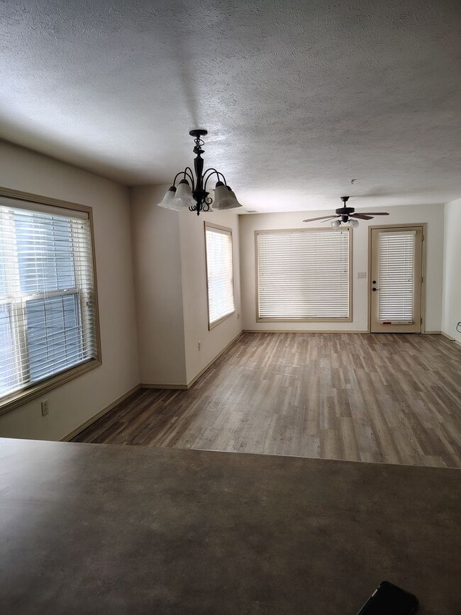 Building Photo - Condo for rent