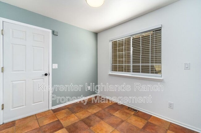 Building Photo - 10557 W Maplewood Dr