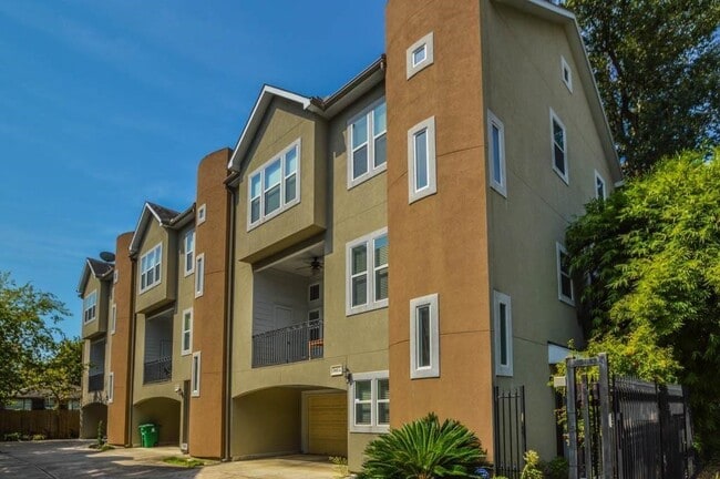 Building Photo - 5843 Petty St