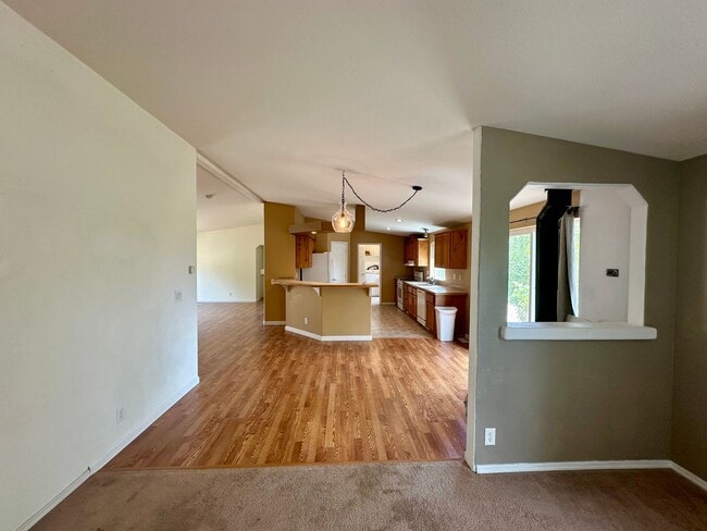 Building Photo - 3 Bedroom 2 Bath nestled in Grass Valley