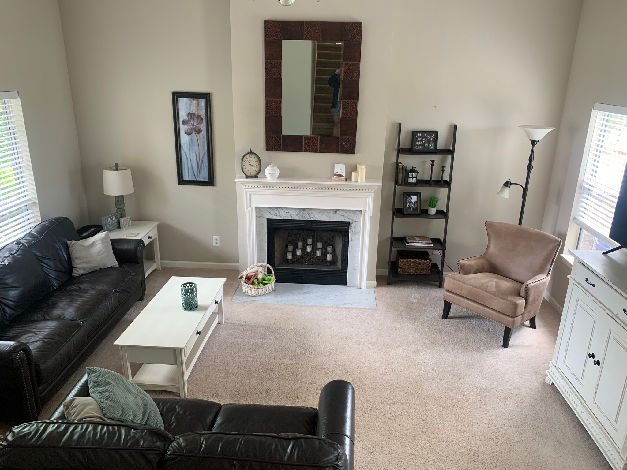 Vaulted Ceiling in Living Room - 9027 Tarrington Ln