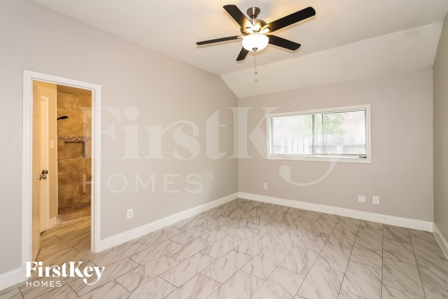 Building Photo - 15422 Pebble Lake Dr