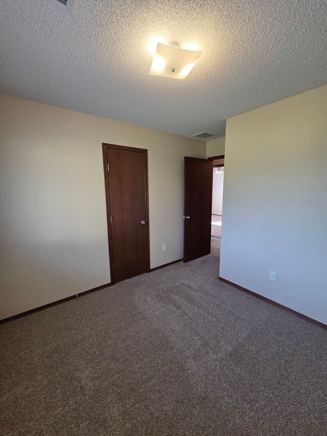 Building Photo - 1230 W 43rd St S