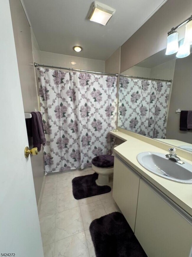 Building Photo - 97 Giordano Dr