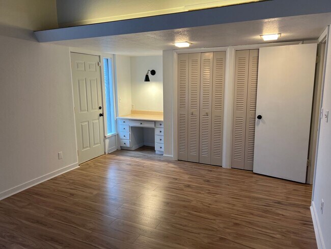 Building Photo - 4 Bedroom 2 bath home near lake Tenkiller with office