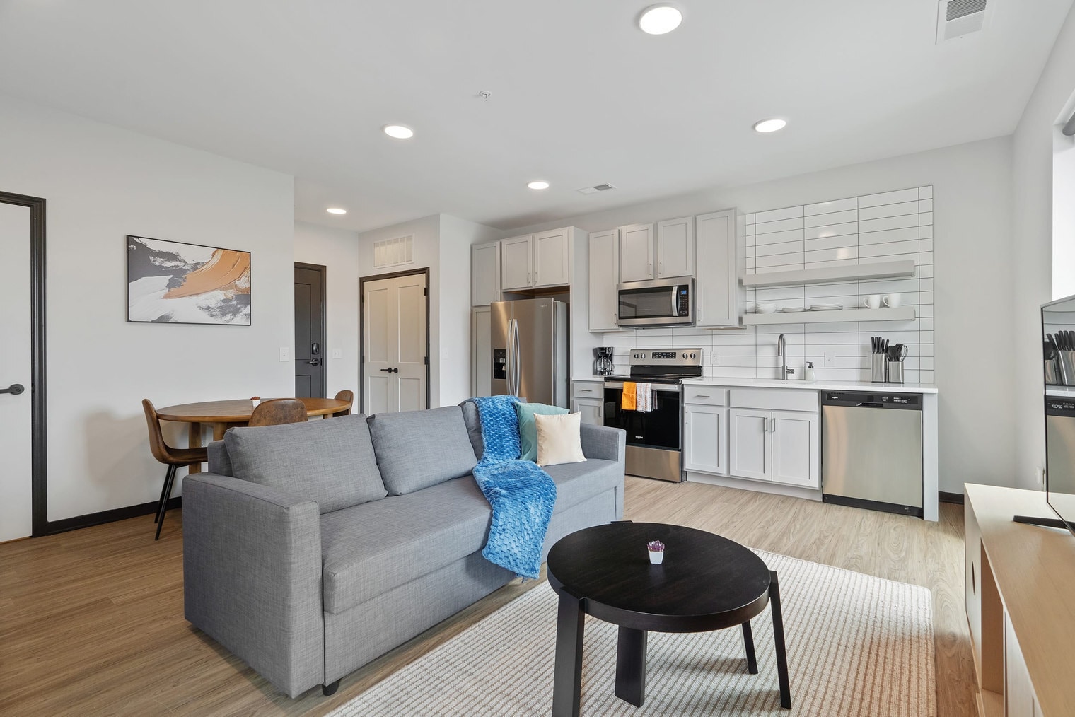 Building Photo - 423 E Michigan St