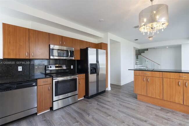 Building Photo - 2400 SW 27th Ave